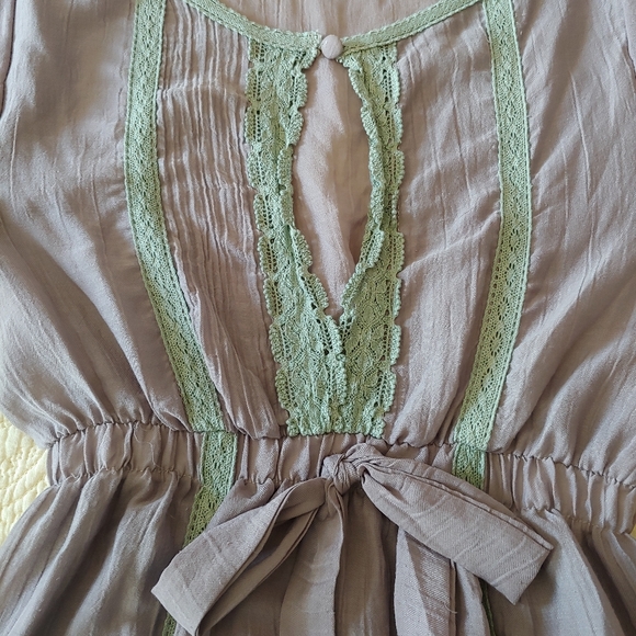 Lace Detail Dress - Picture 4 of 6